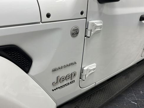 Used 2022 Jeep Wrangler Unlimited Sahara w/ Cold Weather Group AWD/4WD image 42