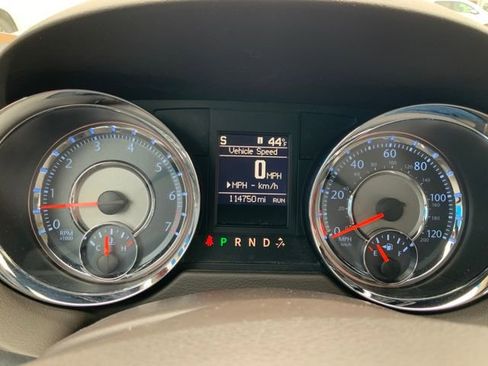 Used 2015 Chrysler Town & Country Touring-L w/ Driver Convenience Group image 23