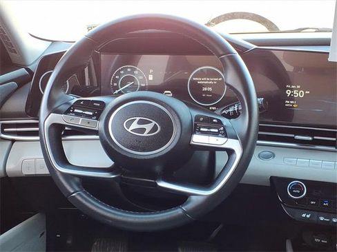 Certified 2025 Hyundai Elantra Limited image 9