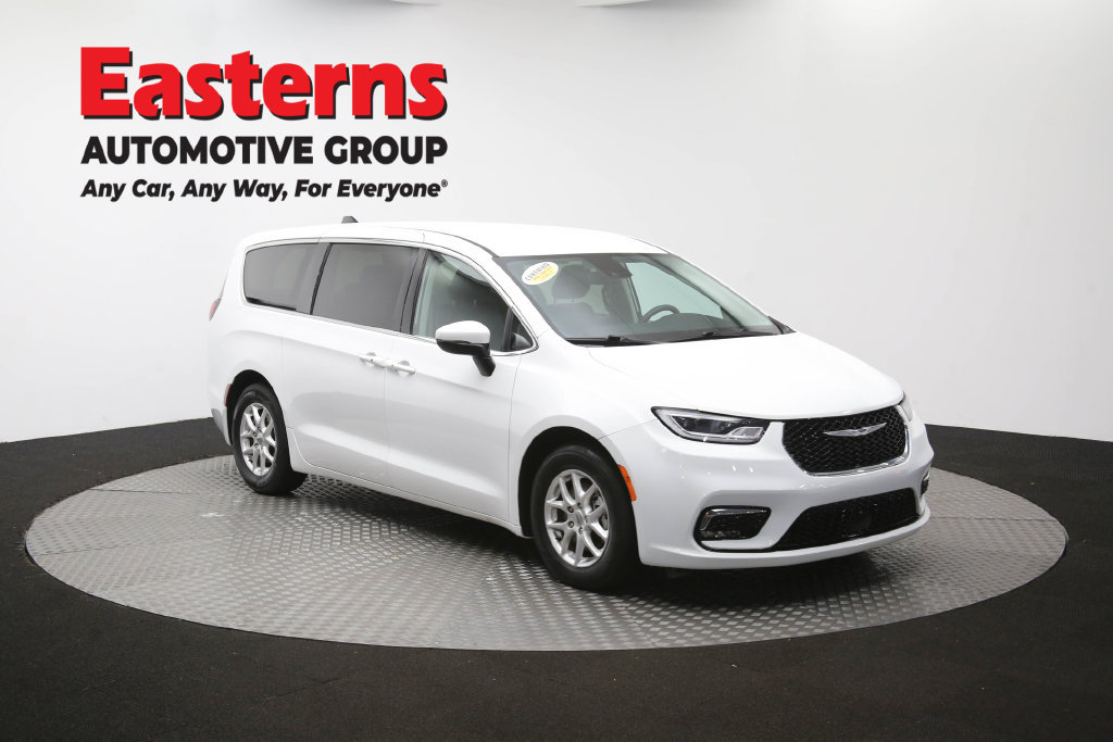 Used 2023 Chrysler Pacifica Touring-L FWD image 53