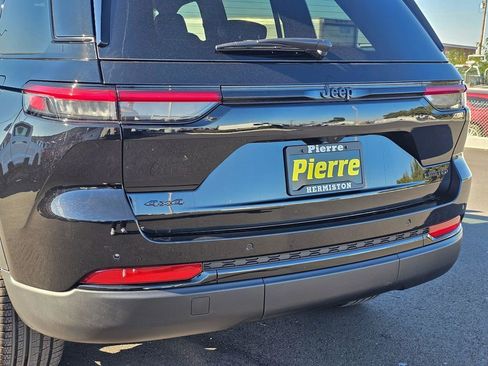 New 2025 Jeep Grand Cherokee L Limited w/ Black Appearance Package AWD/4WD image 7