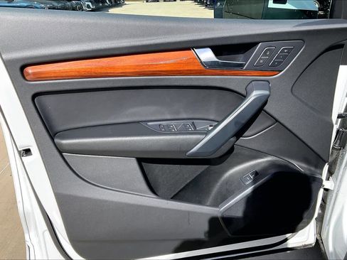 Used 2023 Audi Q5 Premium w/ Convenience Package image 21