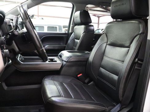 Used 2018 GMC Sierra 2500 Denali w/ Duramax Plus Package AWD/4WD image 32