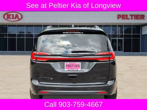 Used 2025 Chrysler Pacifica Limited FWD image 5