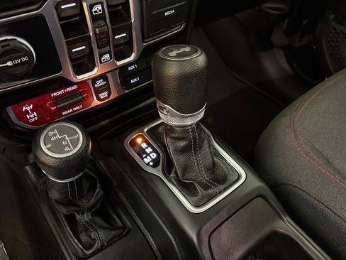 Used 2025 Jeep Wrangler Unlimited Rubicon AWD/4WD image 29