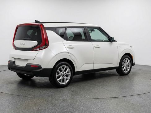 Used 2025 Kia Soul LX w/ LX Technology Package FWD image 9