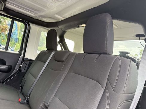 Used 2018 Jeep Wrangler Unlimited Sport S AWD/4WD image 16