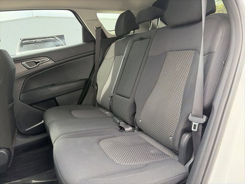 Used 2023 Kia Sportage LX image 11