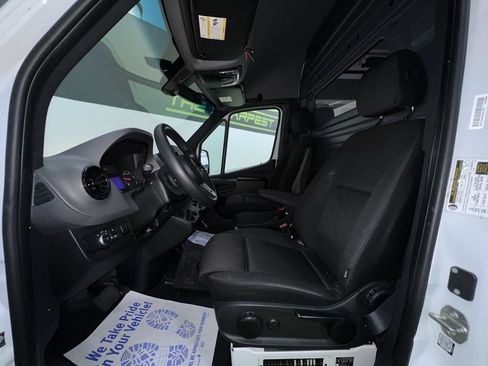 Used 2021 Mercedes-Benz Sprinter 2500 image 18