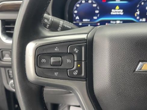 Used 2023 Chevrolet Suburban Premier image 17