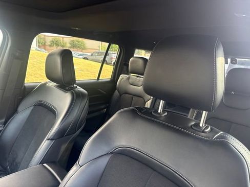 Used 2024 Jeep Grand Cherokee L Altitude AWD/4WD image 9