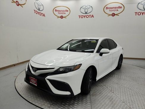 Used 2021 Toyota Camry SE image 2