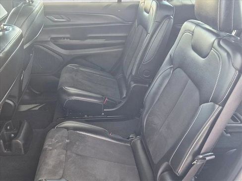Used 2024 Jeep Grand Cherokee L Altitude AWD/4WD image 19