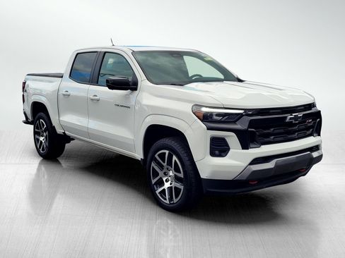 Used 2023 Chevrolet Colorado Z71 w/ Z71 Convenience Package 2 image 3