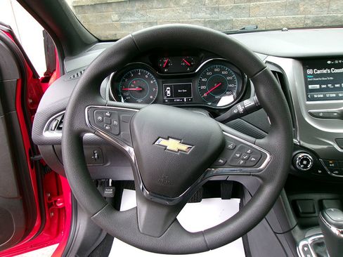 Used 2018 Chevrolet Cruze LT w/ Convenience Package image 22