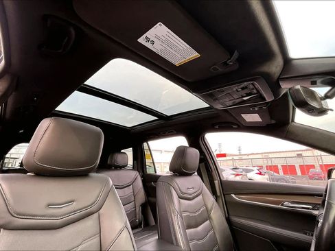 Used 2024 Cadillac XT6 Sport w/ Platinum Package image 13