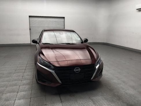 Used 2024 Nissan Altima 2.5 SV FWD image 14