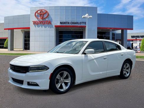 Used 2016 Dodge Charger SXT w/ Driver Confidence Group RWD image 3