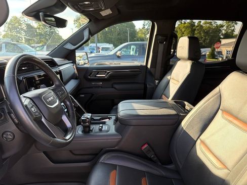 Used 2023 GMC Sierra 1500 AT4 w/ Technology Package AWD/4WD image 6