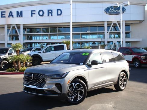 Certified 2025 Lincoln Nautilus Premier AWD/4WD image 2