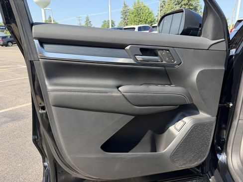 Used 2025 GMC Terrain Elevation w/ Elevation Premium Package AWD/4WD image 7