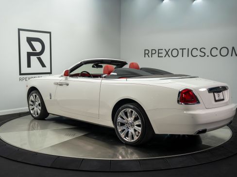 Used 2017 Rolls-Royce Dawn RWD image 13