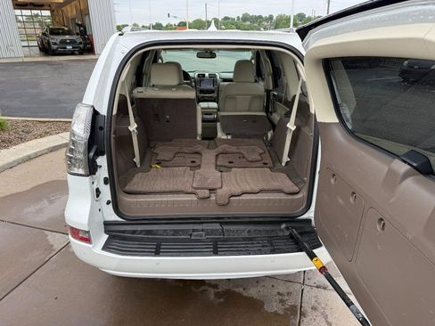 Used 2019 Lexus GX 460 Premium AWD/4WD image 7