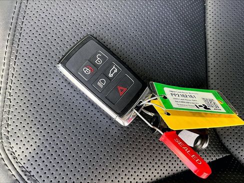 Used 2023 Land Rover Defender 110 75th Limited Edition image 11