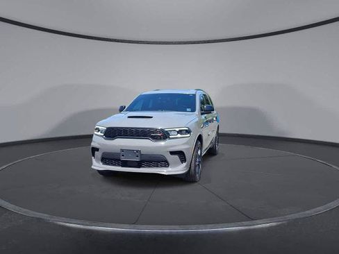 Used 2025 Dodge Durango GT AWD/4WD image 3