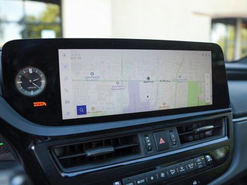 Used 2024 Lexus ES 300h w/ Premium Package image 36