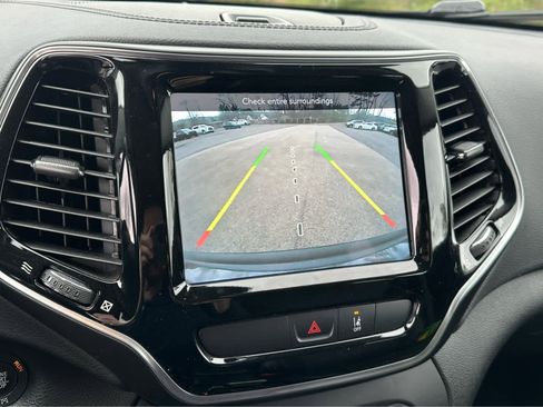 Used 2022 Jeep Cherokee Limited image 17