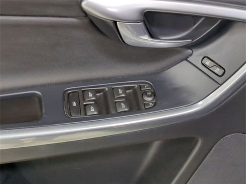 Used 2015 Volvo XC60 T5 image 19