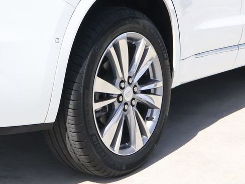 Used 2023 Cadillac XT6 Premium Luxury w/ Technology Package image 12