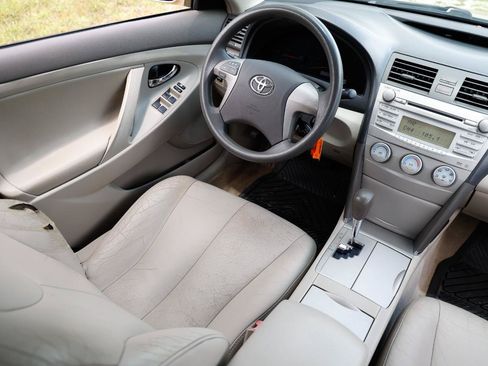 Used 2010 Toyota Camry LE FWD image 20