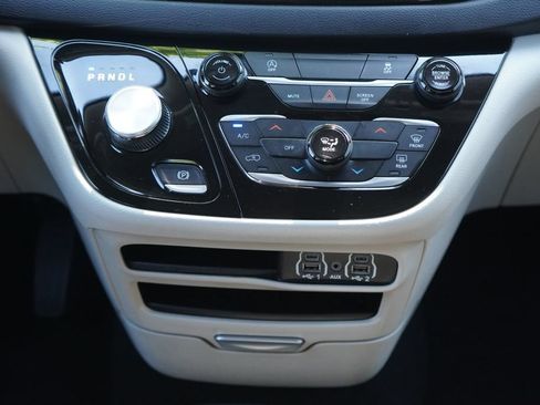 Used 2023 Chrysler Voyager LX FWD image 22