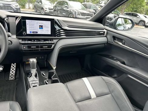 Used 2025 Toyota Camry SE w/ Convenience Package FWD image 16