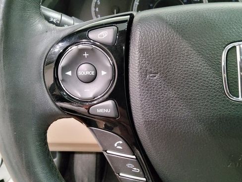 Used 2017 Honda Accord Touring image 31