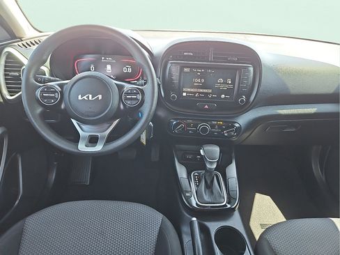 Used 2023 Kia Soul LX w/ LX Technology Package FWD image 11
