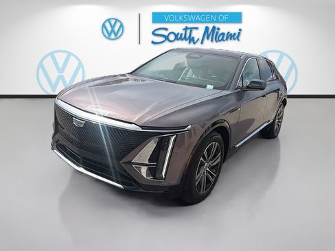 Used 2024 Cadillac Lyriq Luxury AWD/4WD image 3