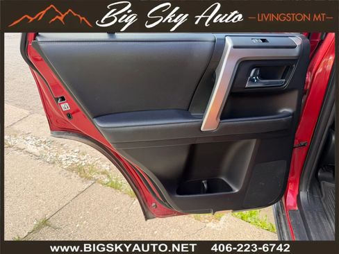Used 2020 Toyota 4Runner SR5 Premium w/ Moonroof Package AWD/4WD image 16