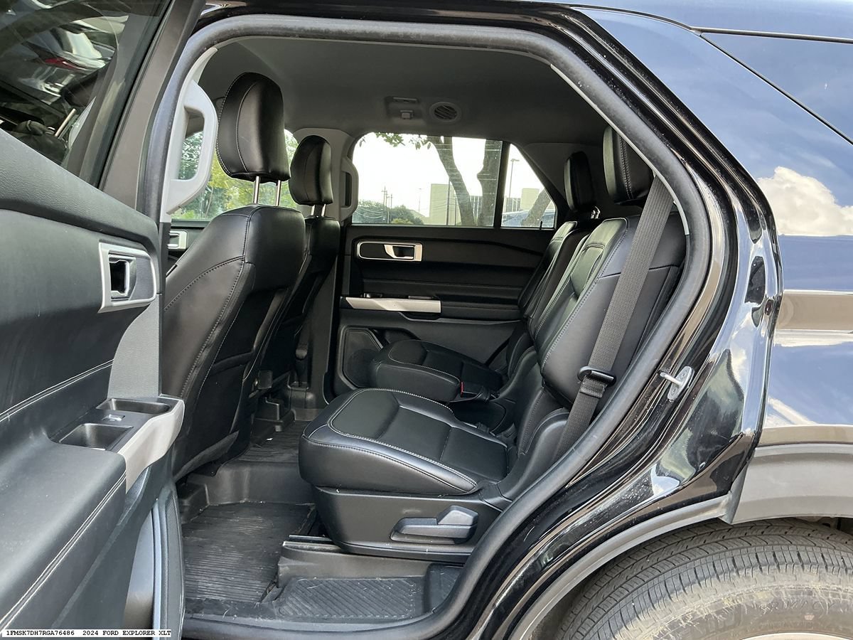 Used 2024 Ford Explorer XLT w/ Equipment Group 202A RWD image 9