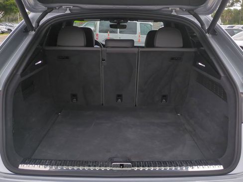 Used 2019 Audi Q8 Premium Plus w/ Premium Plus image 13