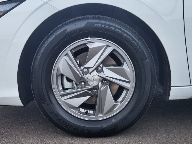 Certified 2025 Hyundai Elantra SE FWD image 20