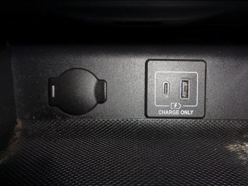 Used 2019 Nissan Pathfinder S image 12