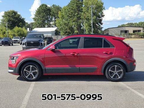 Used 2023 Kia Niro EX FWD image 2
