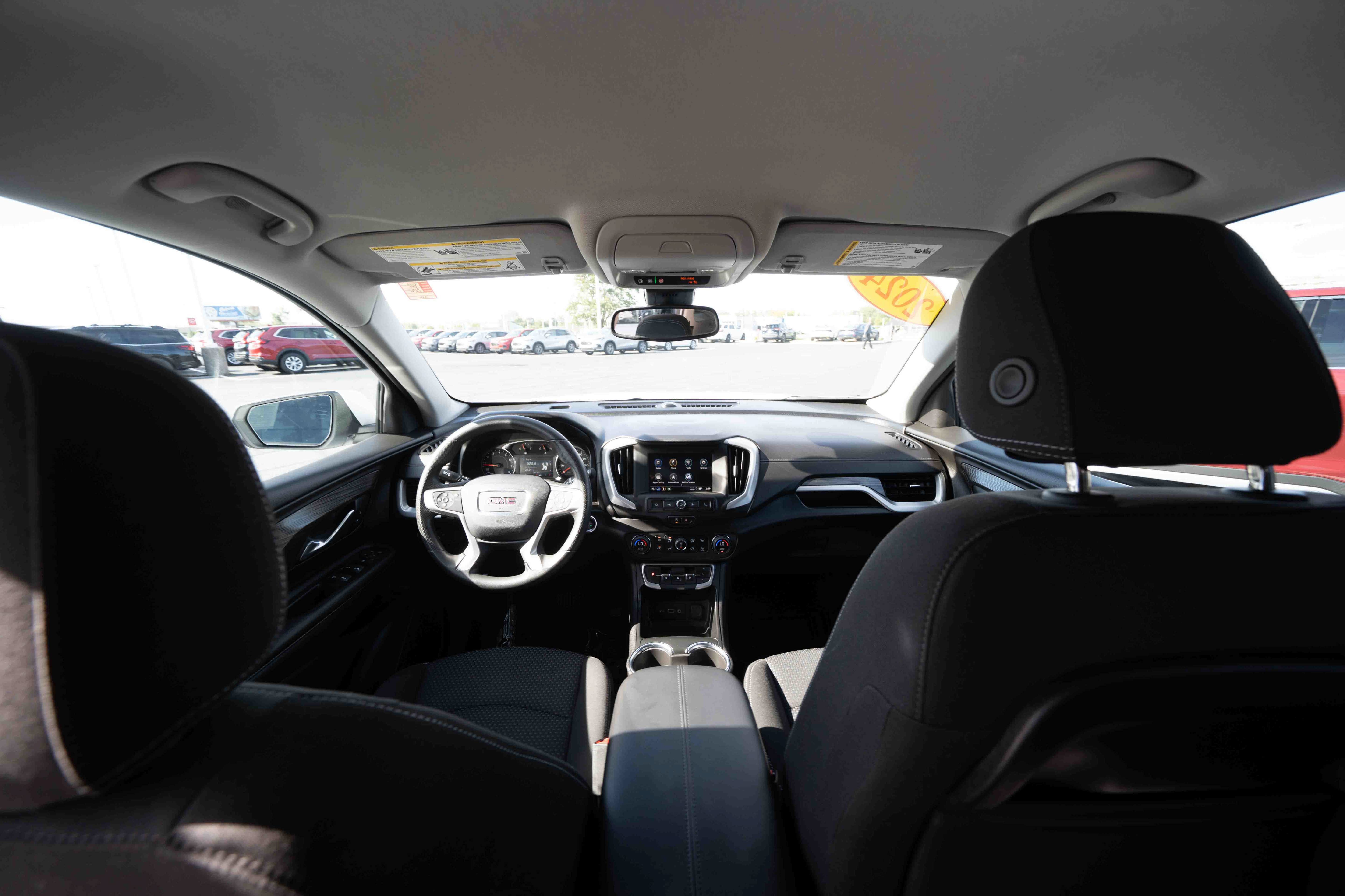 Used 2024 GMC Terrain SLE w/ Driver Convenience Package FWD image 19