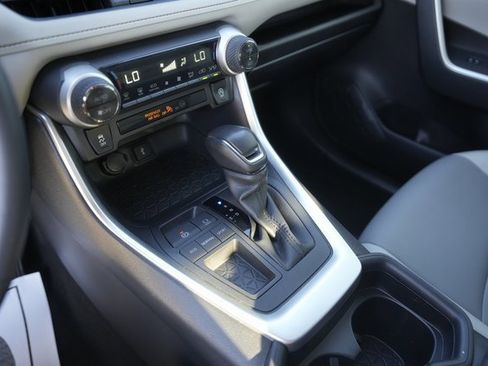 Used 2020 Toyota RAV4 XLE Premium image 28