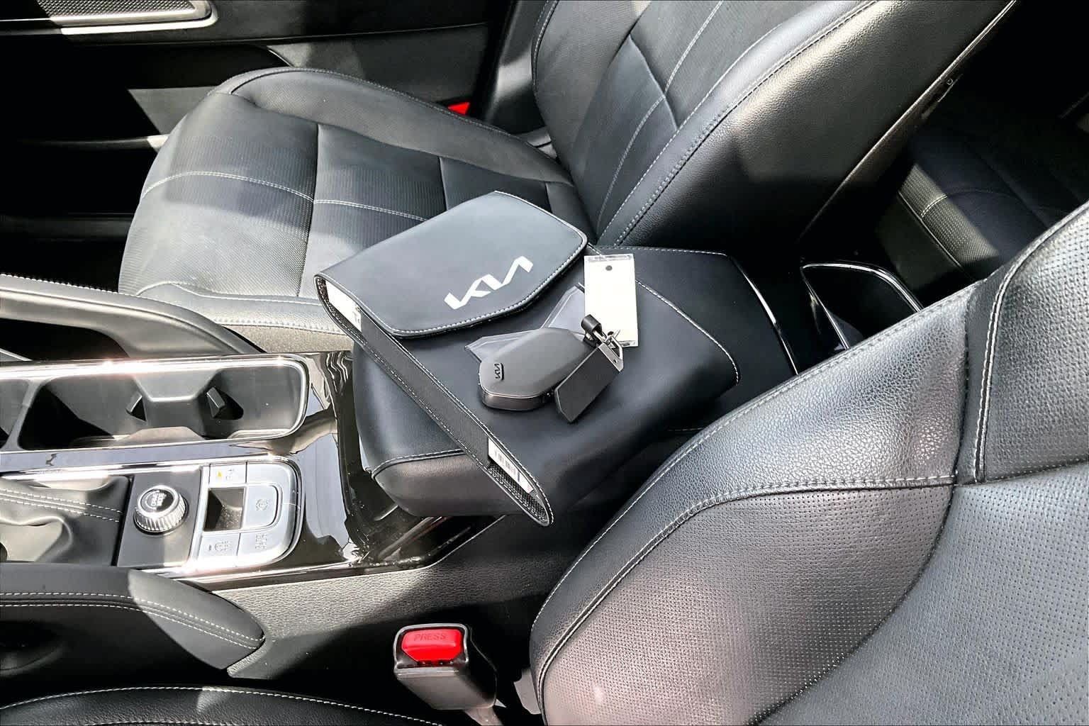 Used 2023 Kia Telluride EX w/ EX Captain's Chair Package FWD image 15
