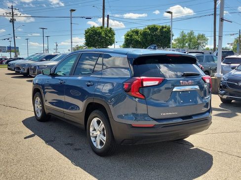 Used 2024 GMC Terrain SLE AWD/4WD image 3