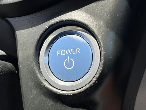 Certified 2024 Toyota Sienna XLE FWD image 25